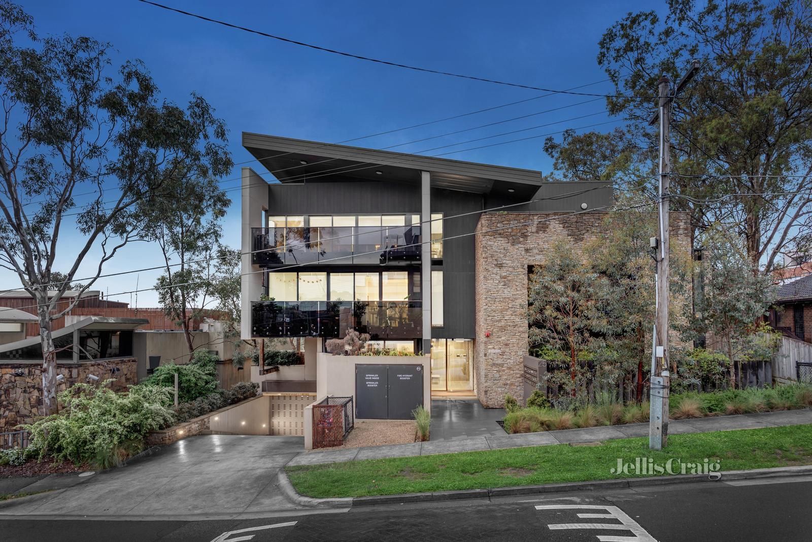 1 bedrooms Apartment / Unit / Flat in 101/25 Pryor Street ELTHAM VIC, 3095