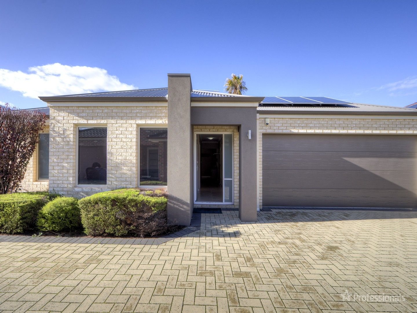 3 bedrooms Villa in 2/198 Surrey Road RIVERVALE WA, 6103