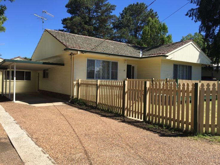 3 bedrooms House in 10 Bellevue Road ARMIDALE NSW, 2350