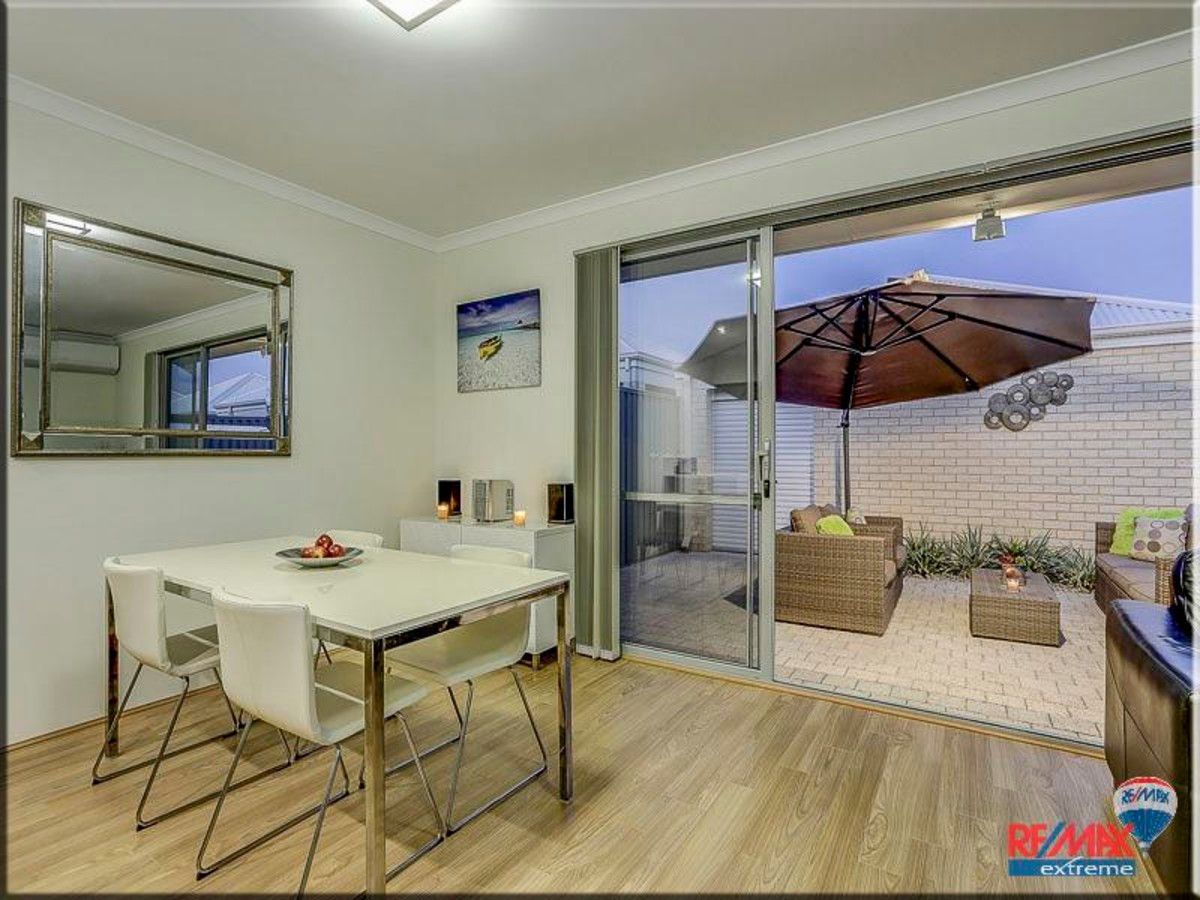3 bedrooms House in 28 Piazza Link ALKIMOS WA, 6038
