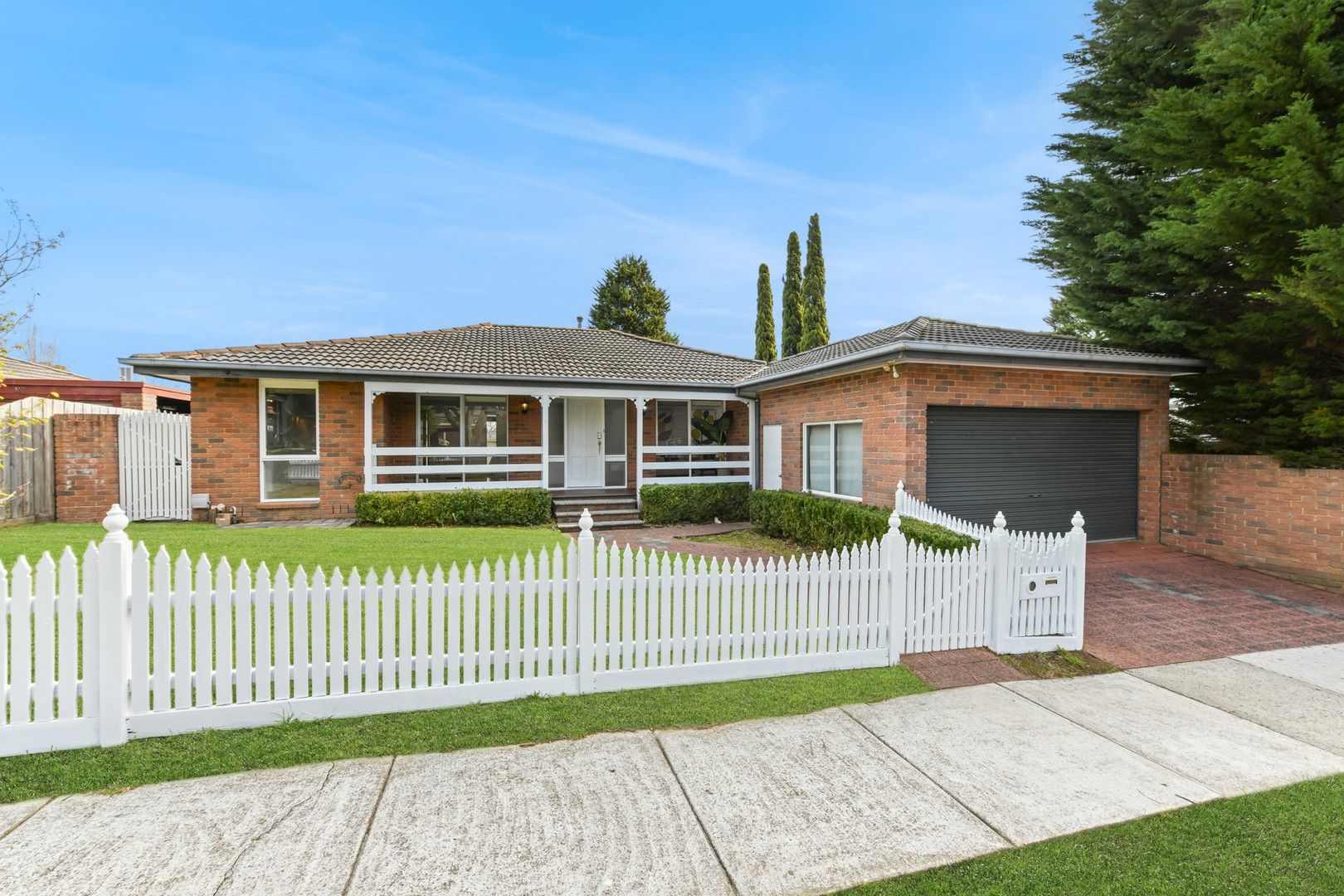 3 bedrooms House in 19 Mantung Crescent ROWVILLE VIC, 3178
