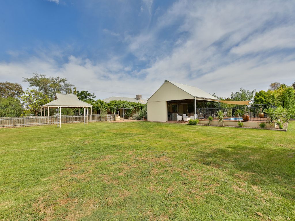 296 Dow Avenue, Cabarita VIC 3505, Image 2