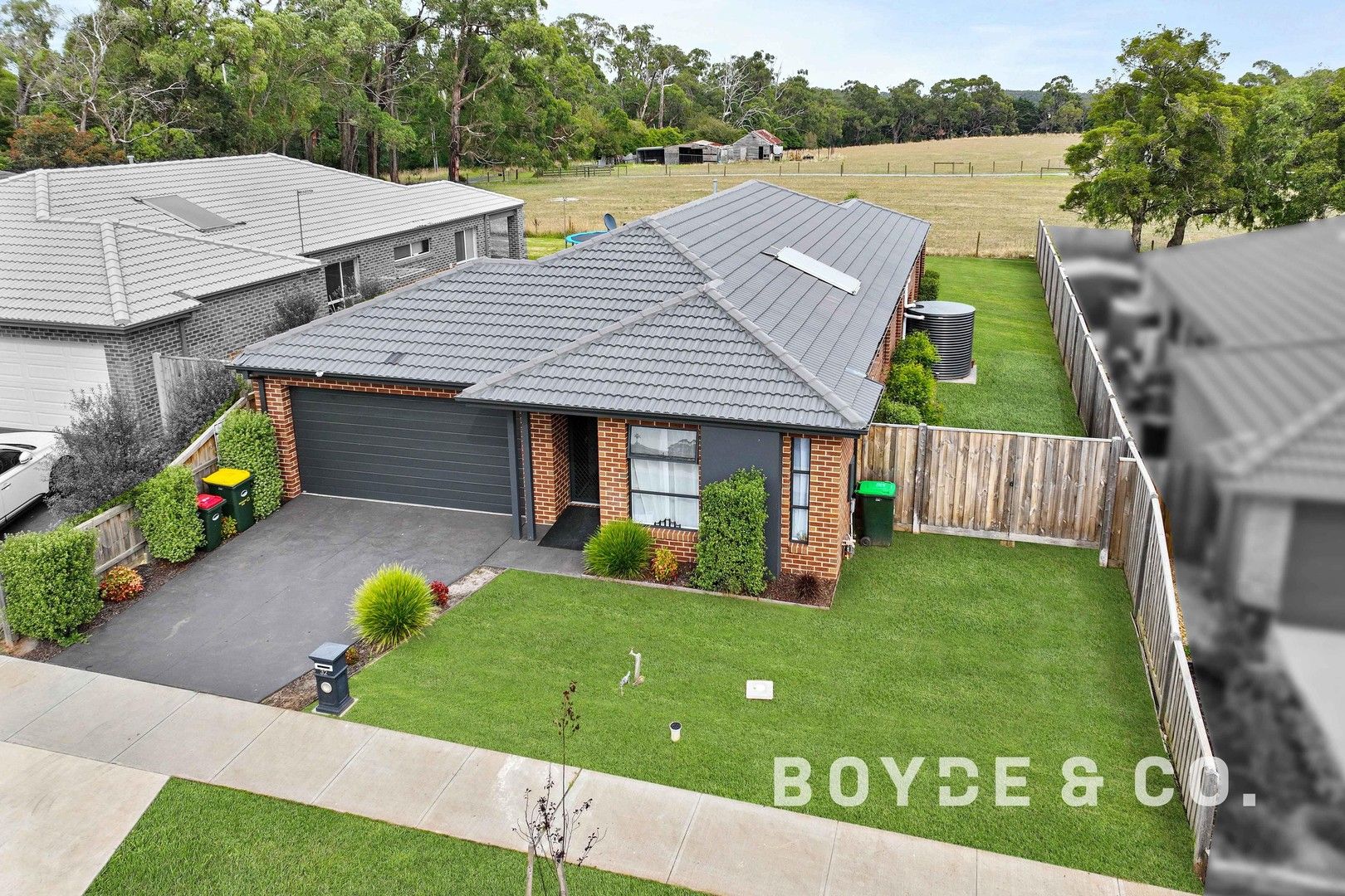 4 bedrooms House in 32 Byron Drive DROUIN VIC, 3818