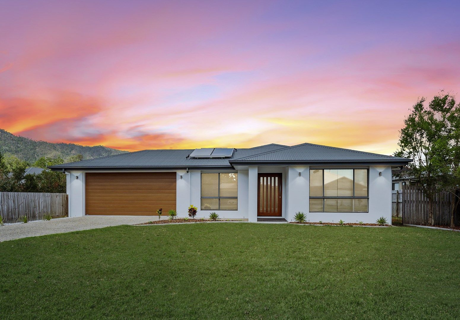 4 bedrooms House in 2 Keel Court CANNONVALE QLD, 4802