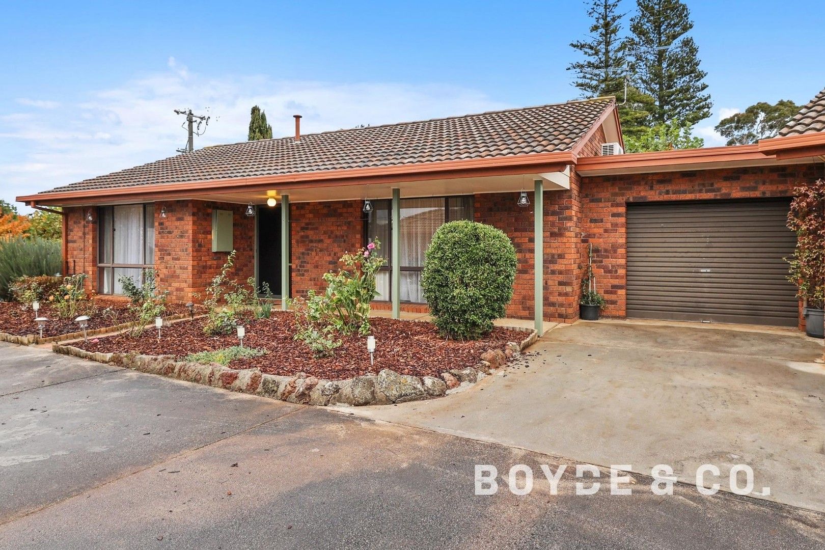 2 bedrooms Apartment / Unit / Flat in 1/26 Main South Road DROUIN VIC, 3818