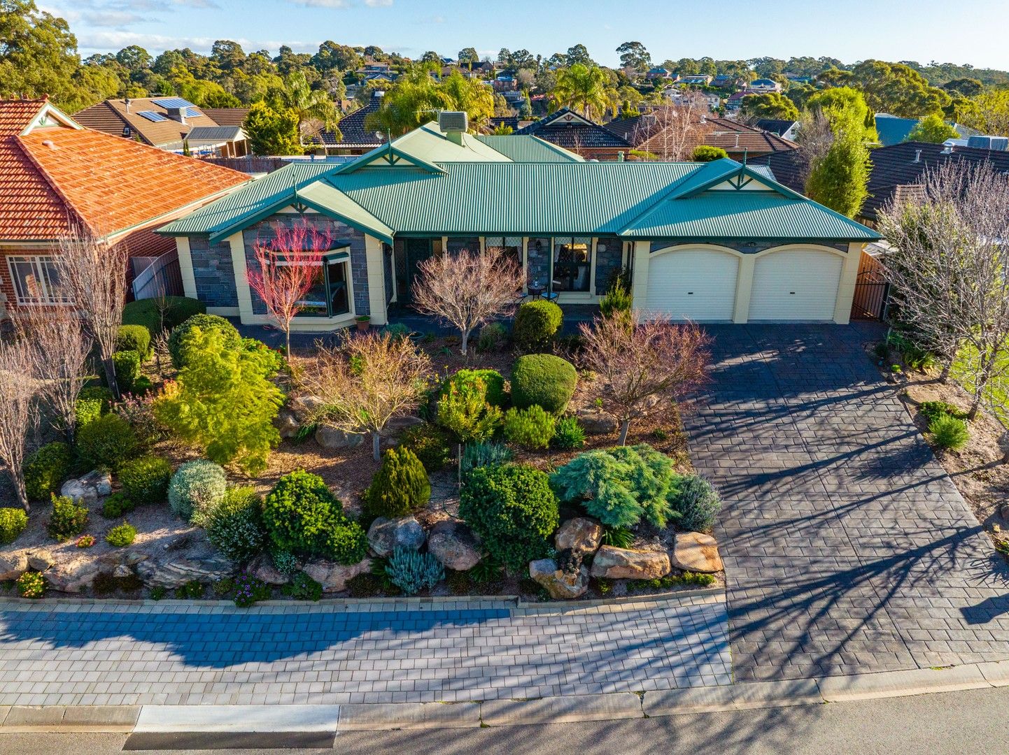 4 bedrooms House in 34 Sandalwood Crescent FLAGSTAFF HILL SA, 5159