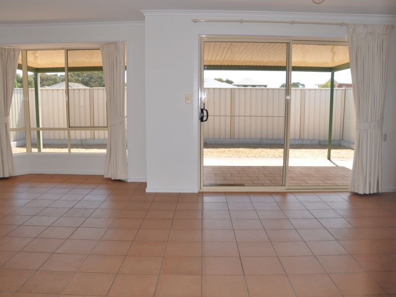 7 Africaine Drive, MCCRACKEN SA 5211, Image 2