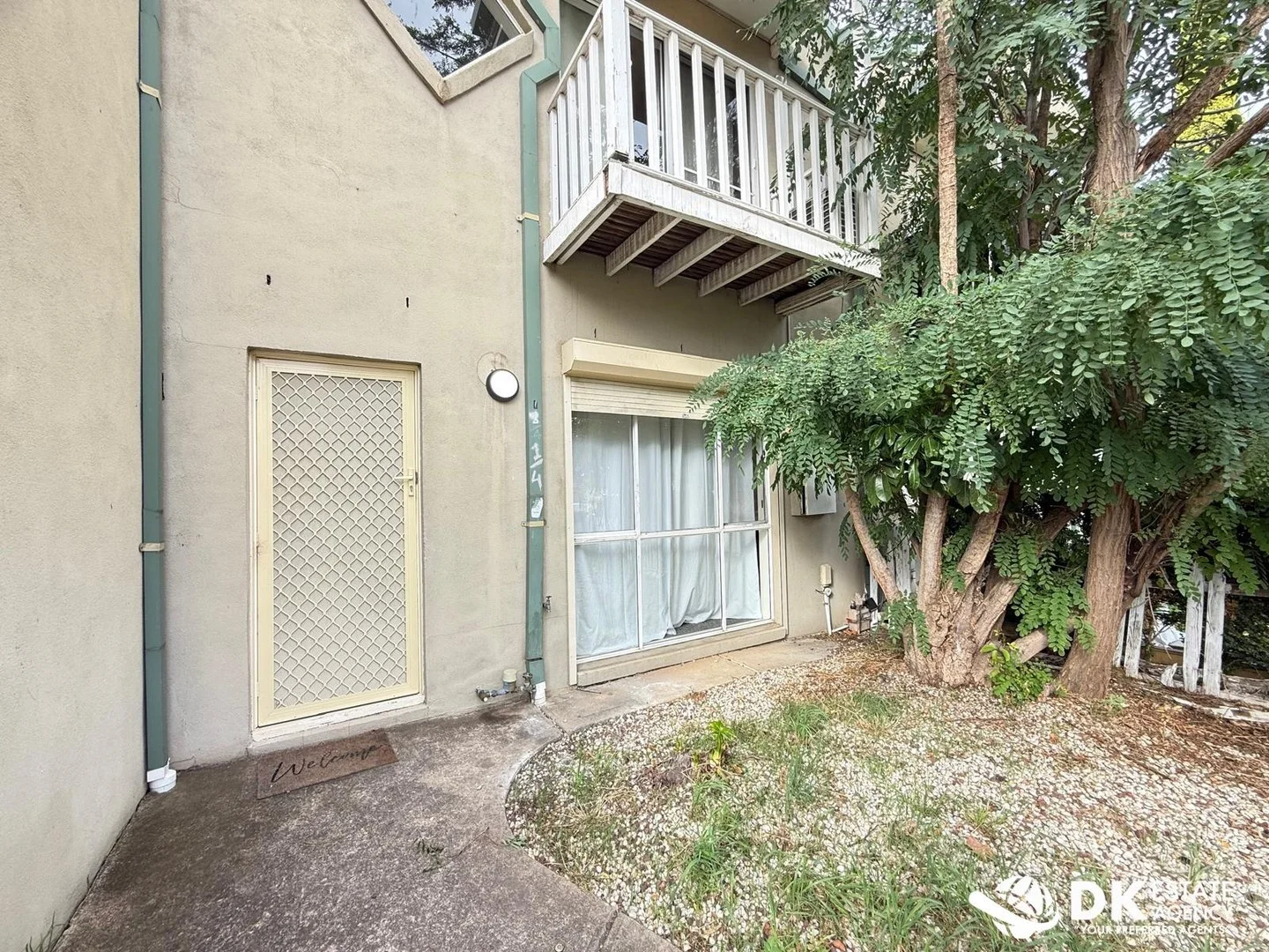 1/4 Camphora Place St, St Albans VIC 3021