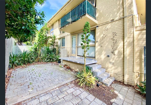 4/1207 Dandenong Road, Malvern East VIC 3145