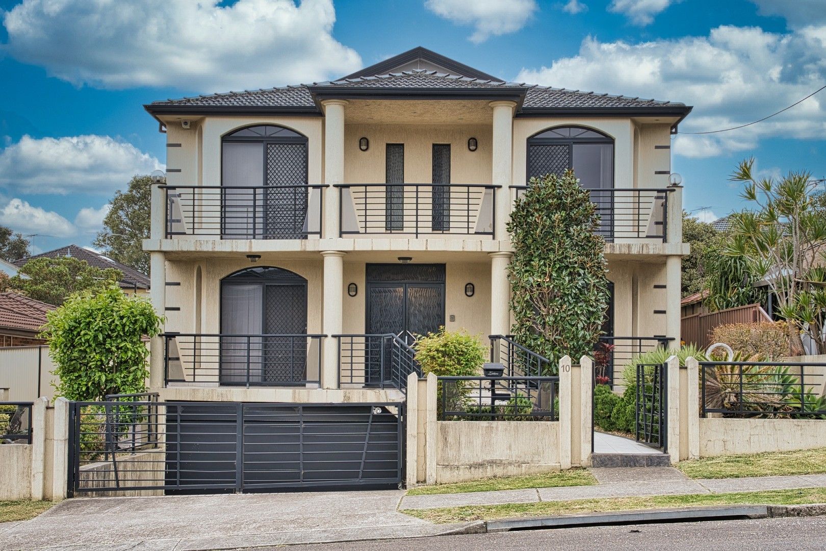5 bedrooms House in 10 Hodge Street HURSTVILLE NSW, 2220