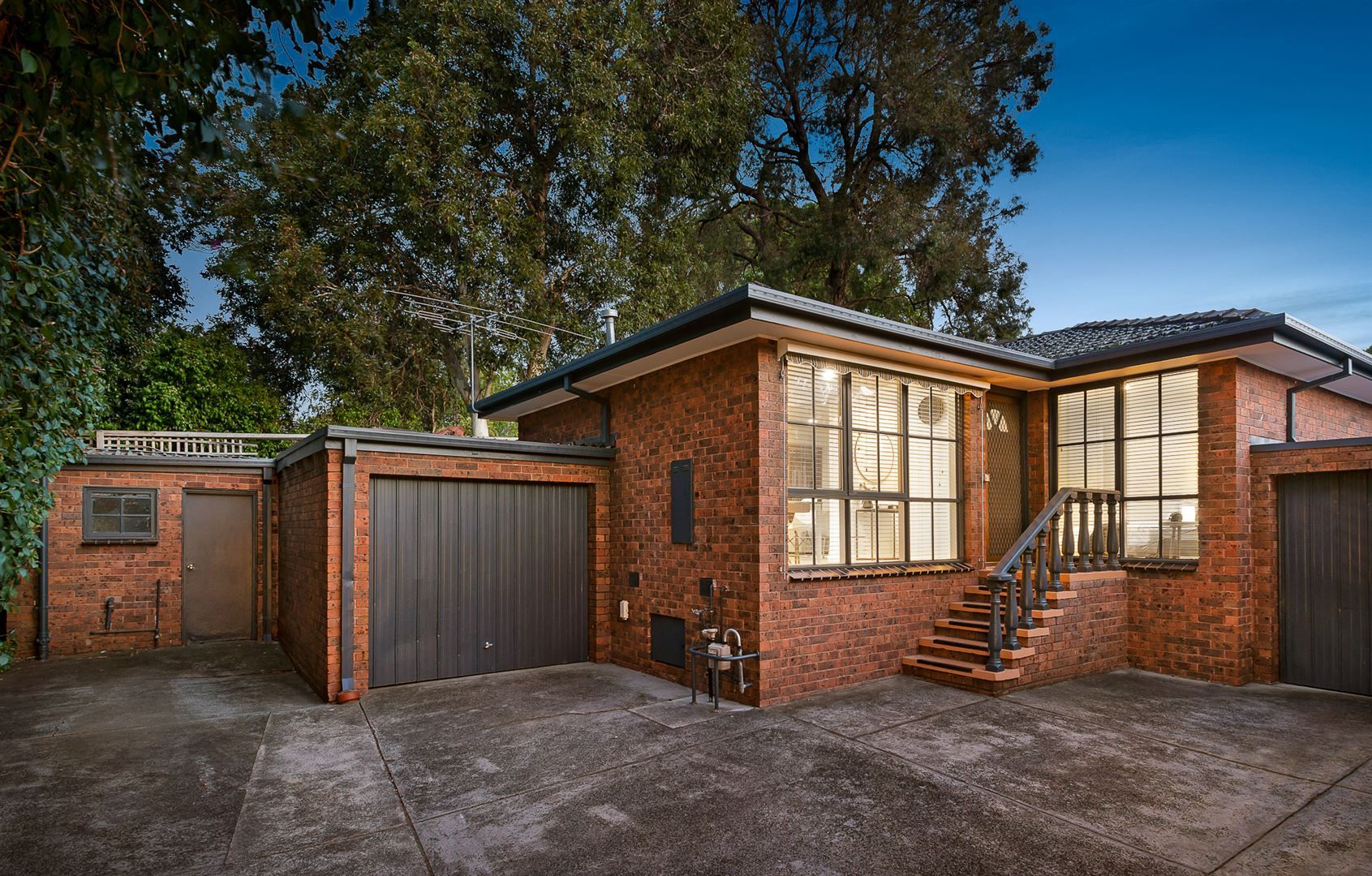2 bedrooms Apartment / Unit / Flat in 4/9 Middlesex Road SURREY HILLS VIC, 3127