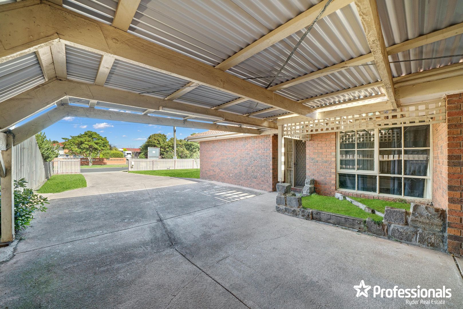 4 Kevin Court, Melton South VIC 3338, Image 2