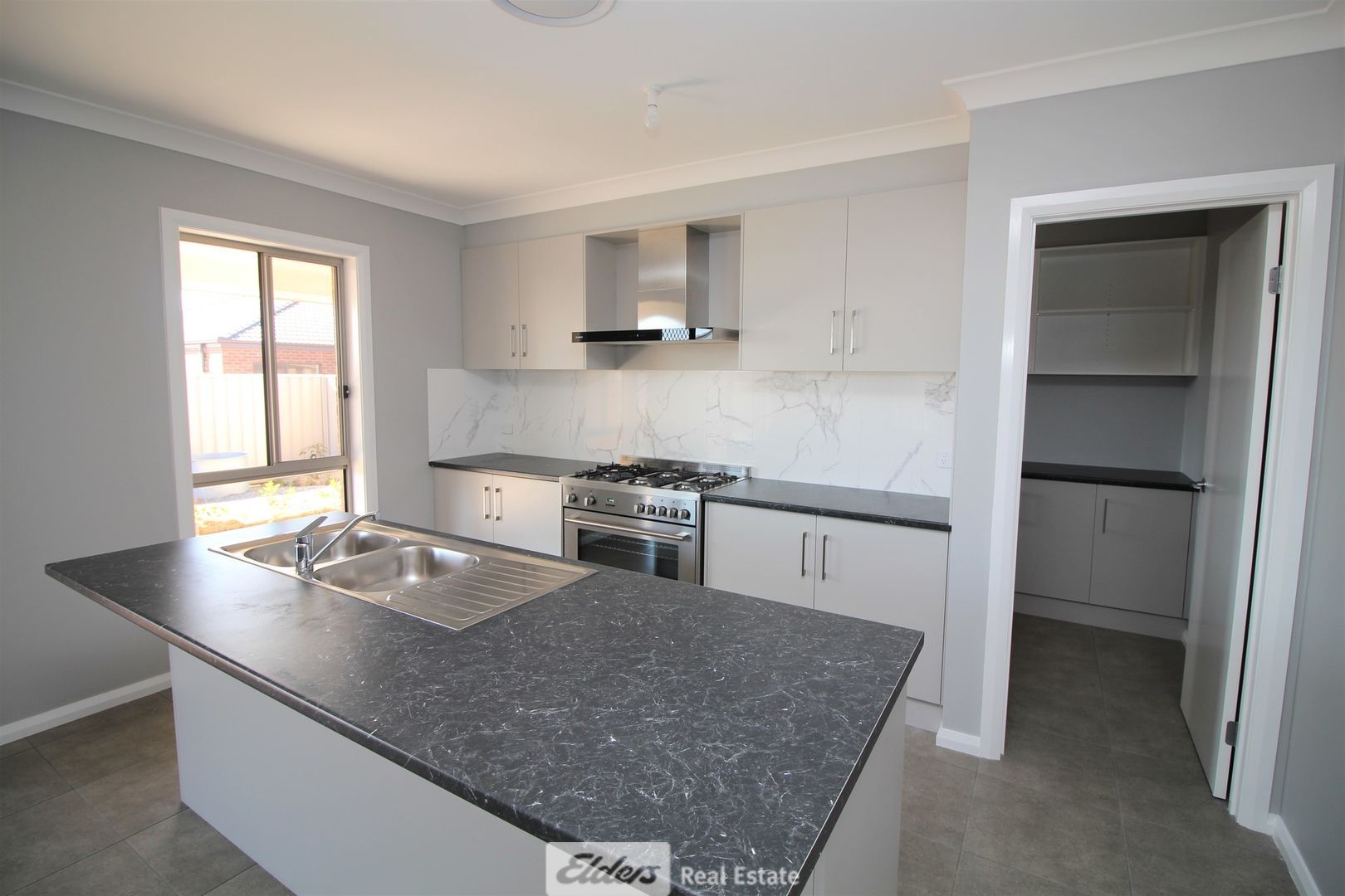 8 Scremin Grove, Griffith NSW 2680, Image 2