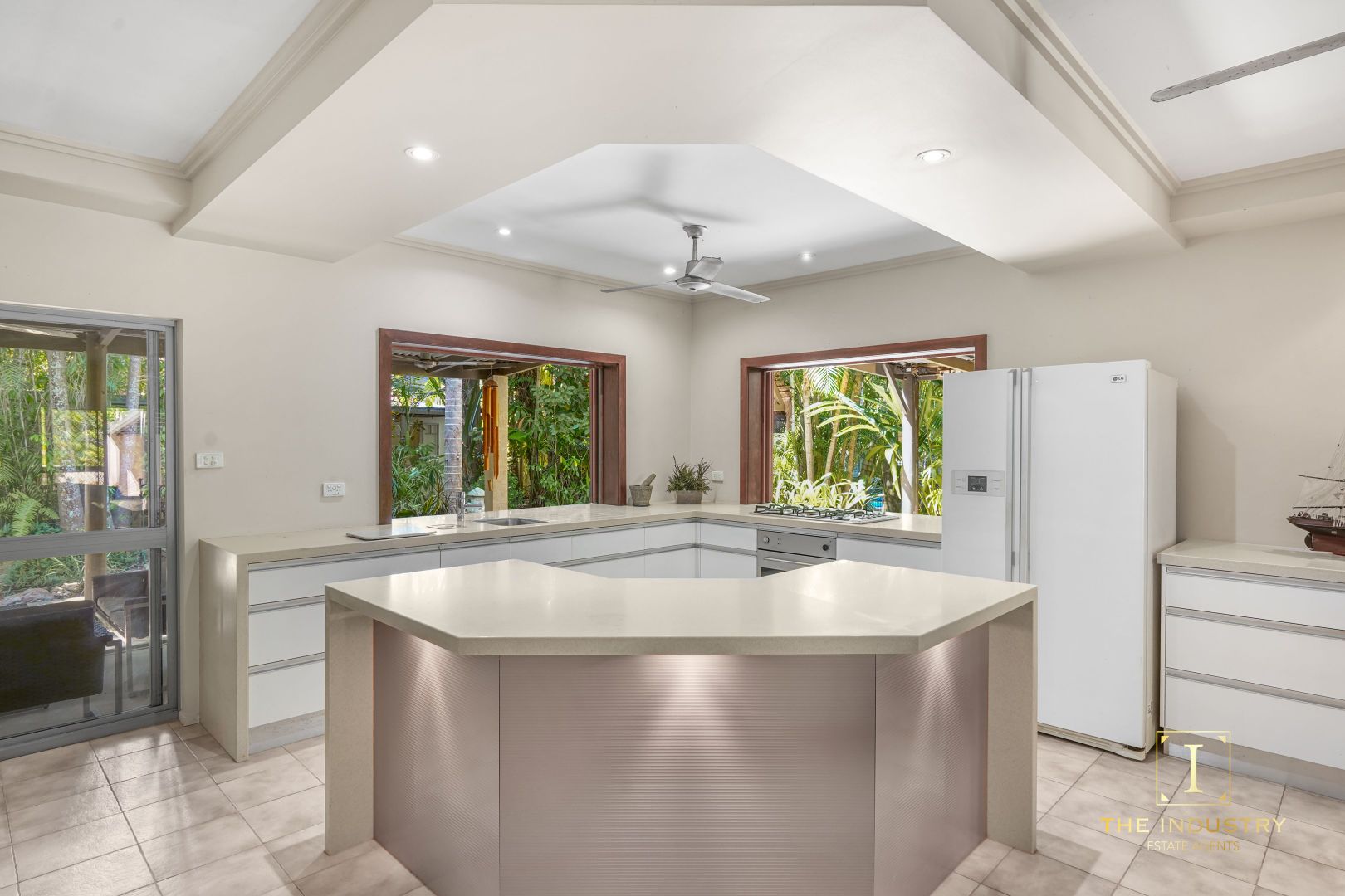 37 Satellite Street, Clifton Beach QLD 4879, Image 2