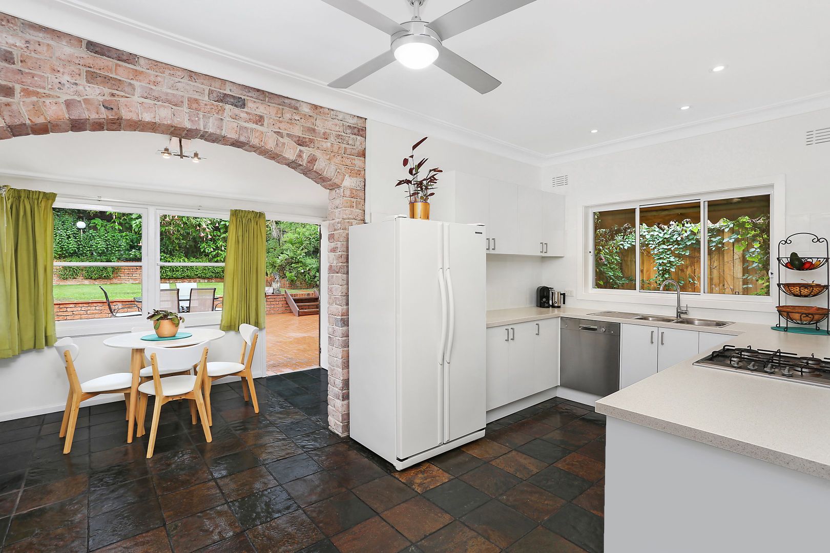 29 Sherwood Crescent, Narraweena NSW 2099, Image 2