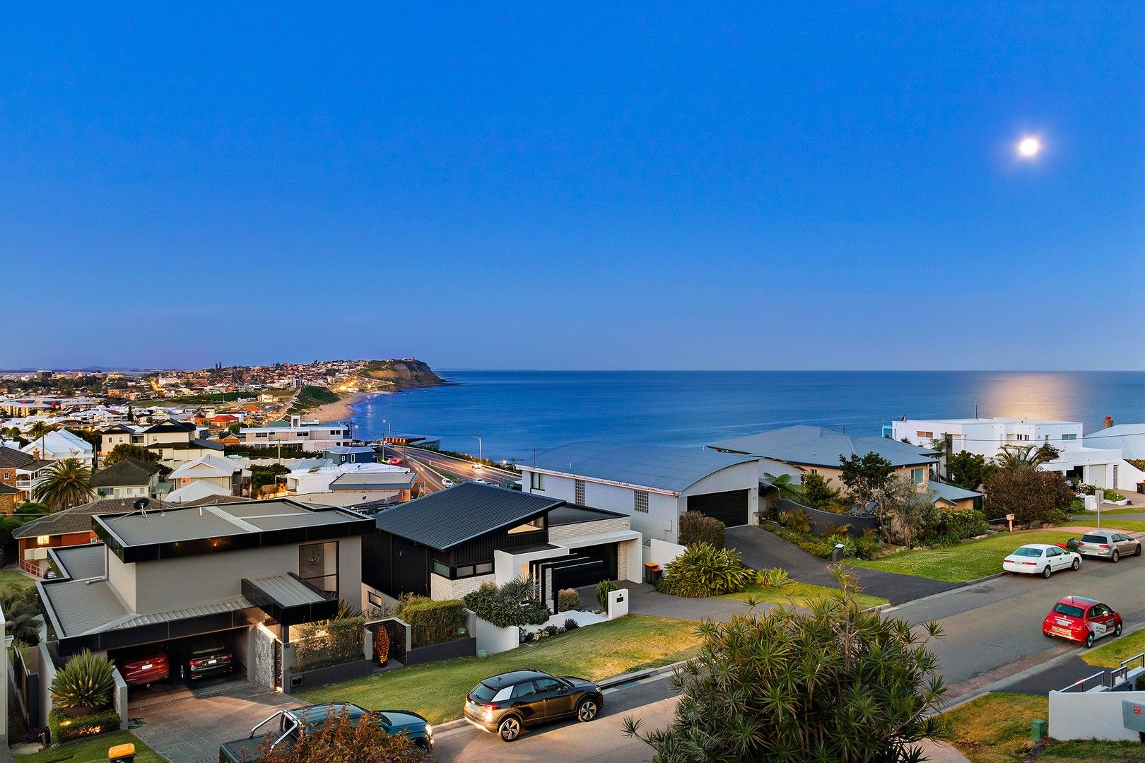 5 bedrooms House in 30 Lloyd Street MEREWETHER NSW, 2291