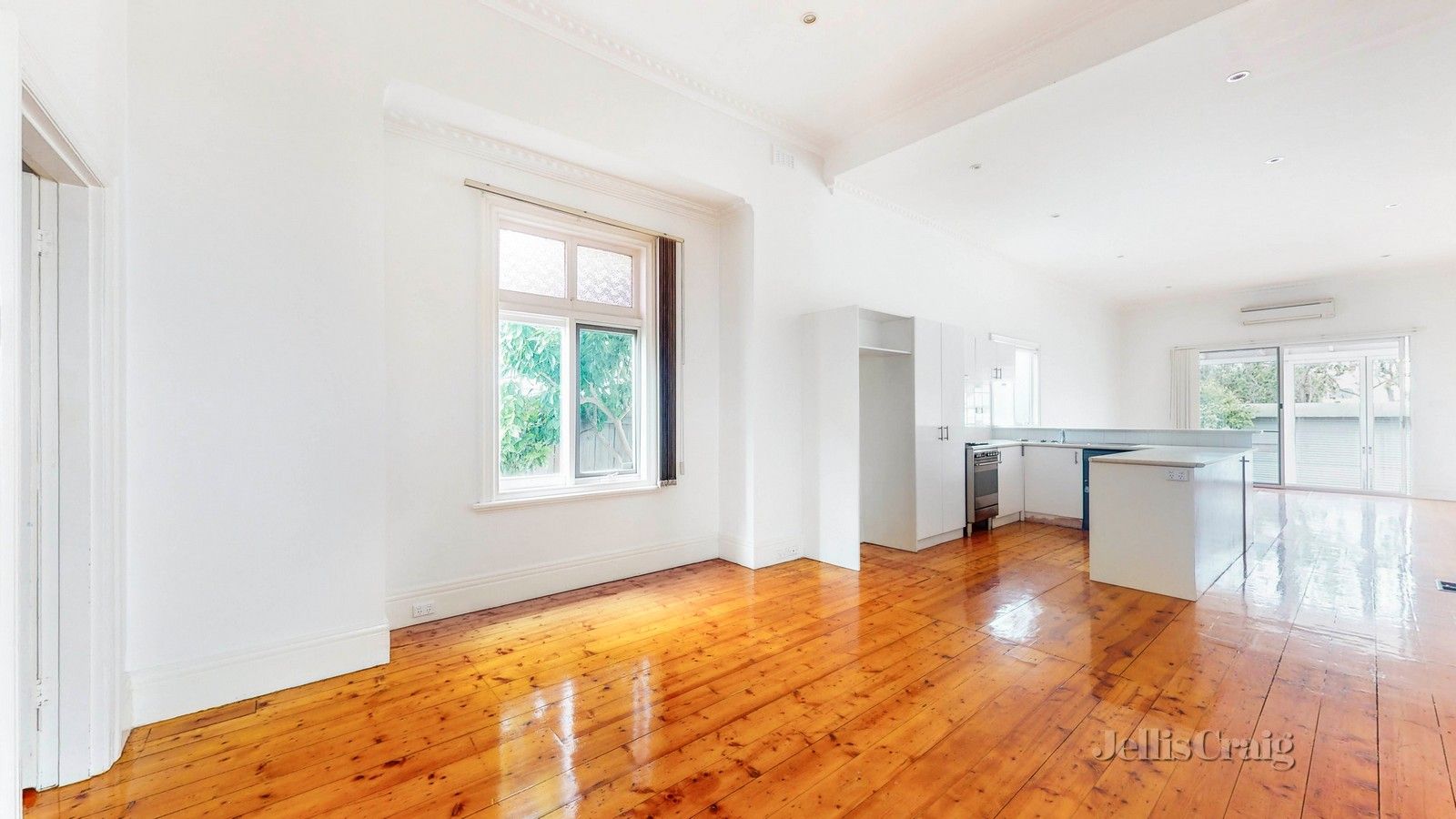 3 bedrooms House in 42 Barkly Avenue ARMADALE VIC, 3143