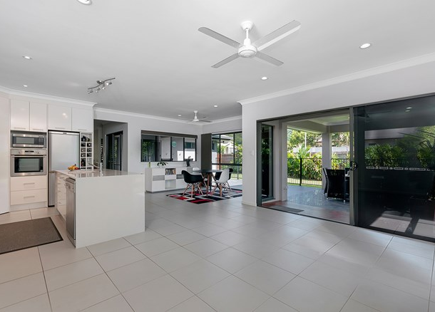 8 Shelbourne Street, Bentley Park QLD 4869