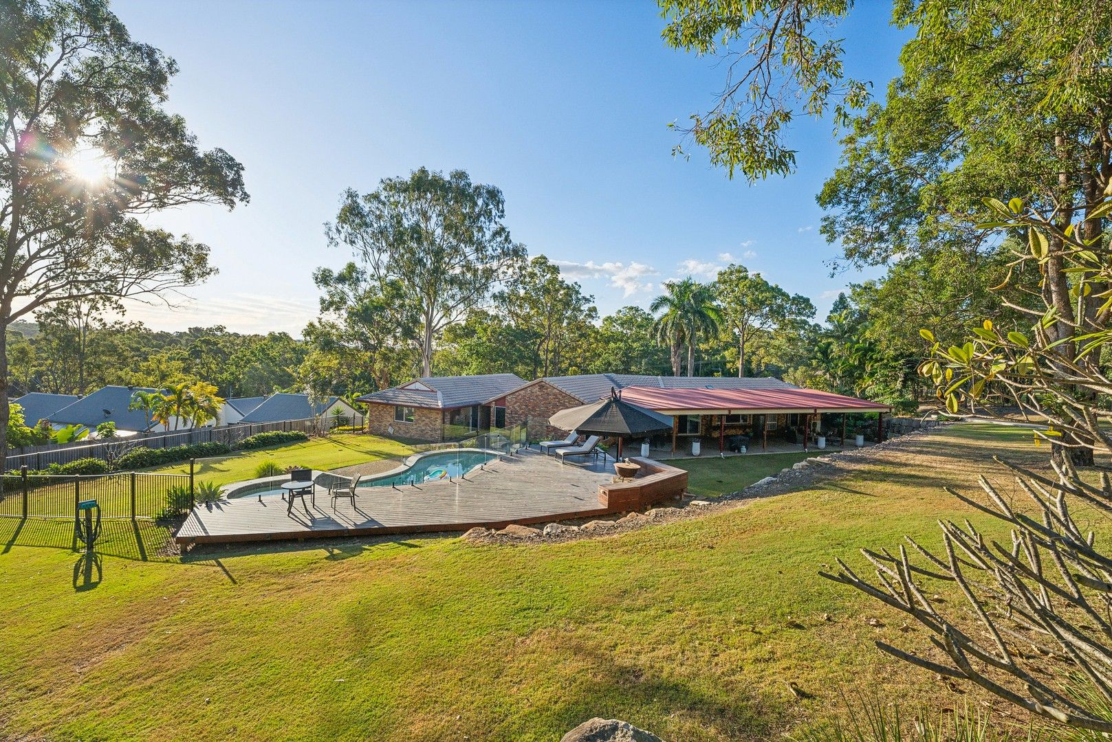 4 bedrooms House in 18 Kingsway Drive MOLENDINAR QLD, 4214