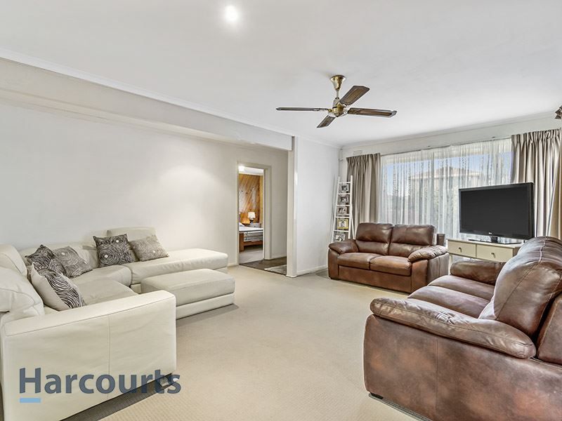 7 Thomas Avenue, Melton South VIC 3338, Image 2