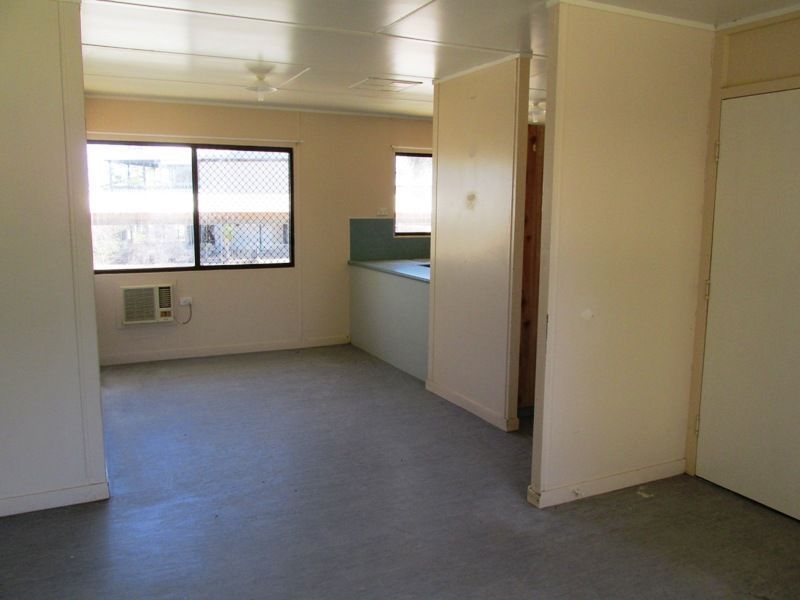 5 Kookaburra Court, LONGREACH QLD 4730, Image 2