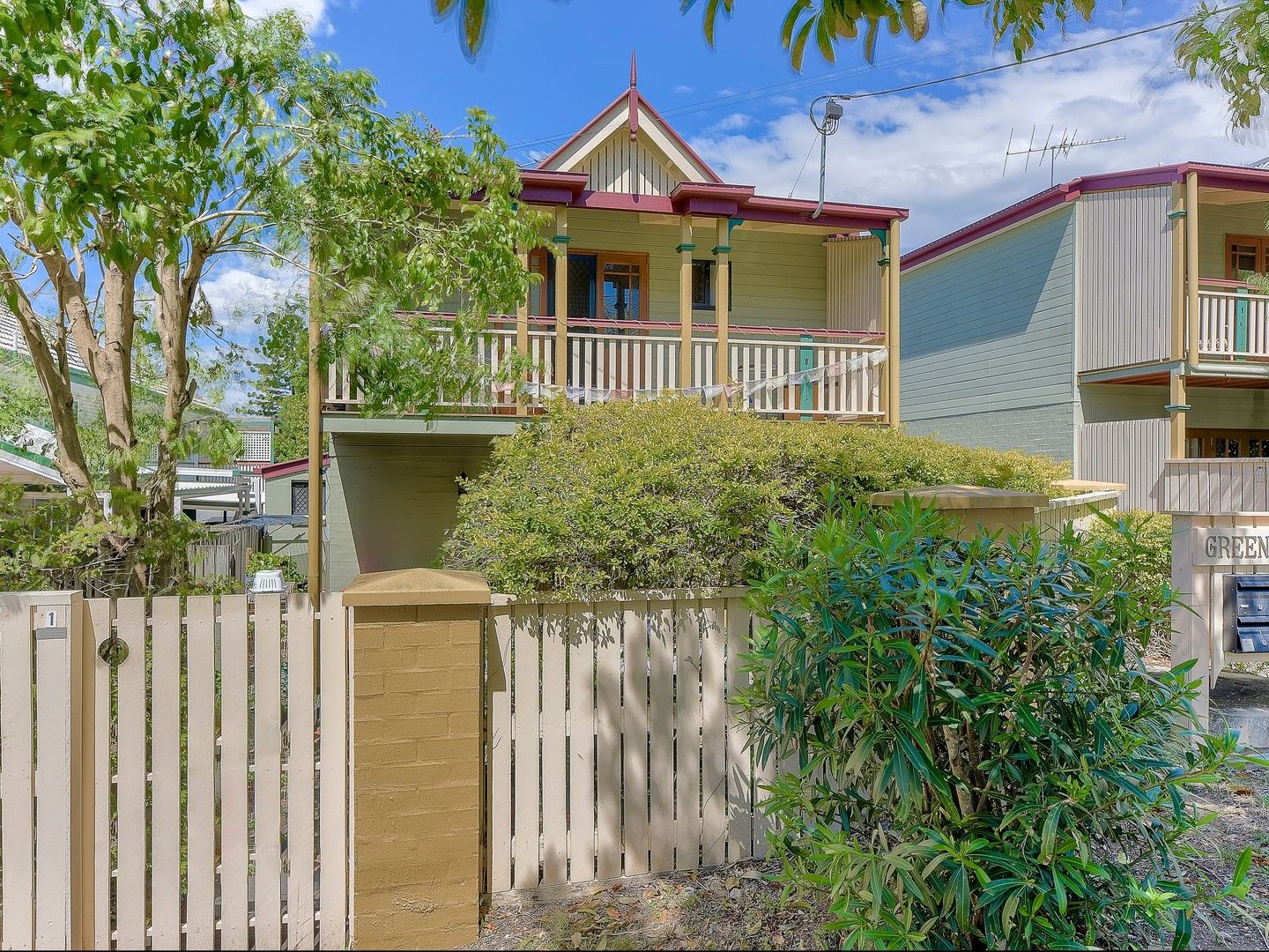 3 bedrooms Townhouse in 1/15 Greenlaw St INDOOROOPILLY QLD, 4068