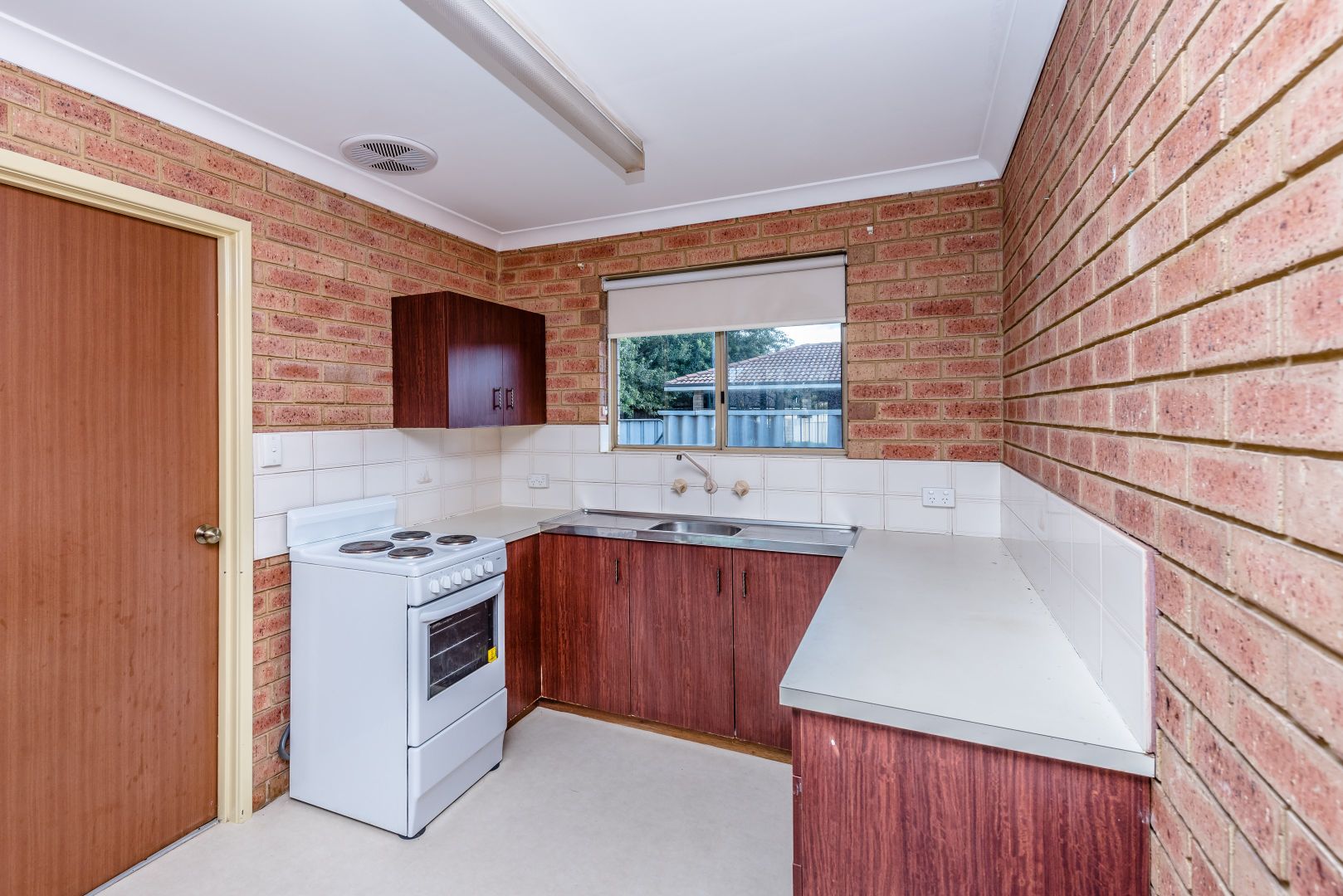 1/228 Fifth Street, Wonthella WA 6530, Image 2