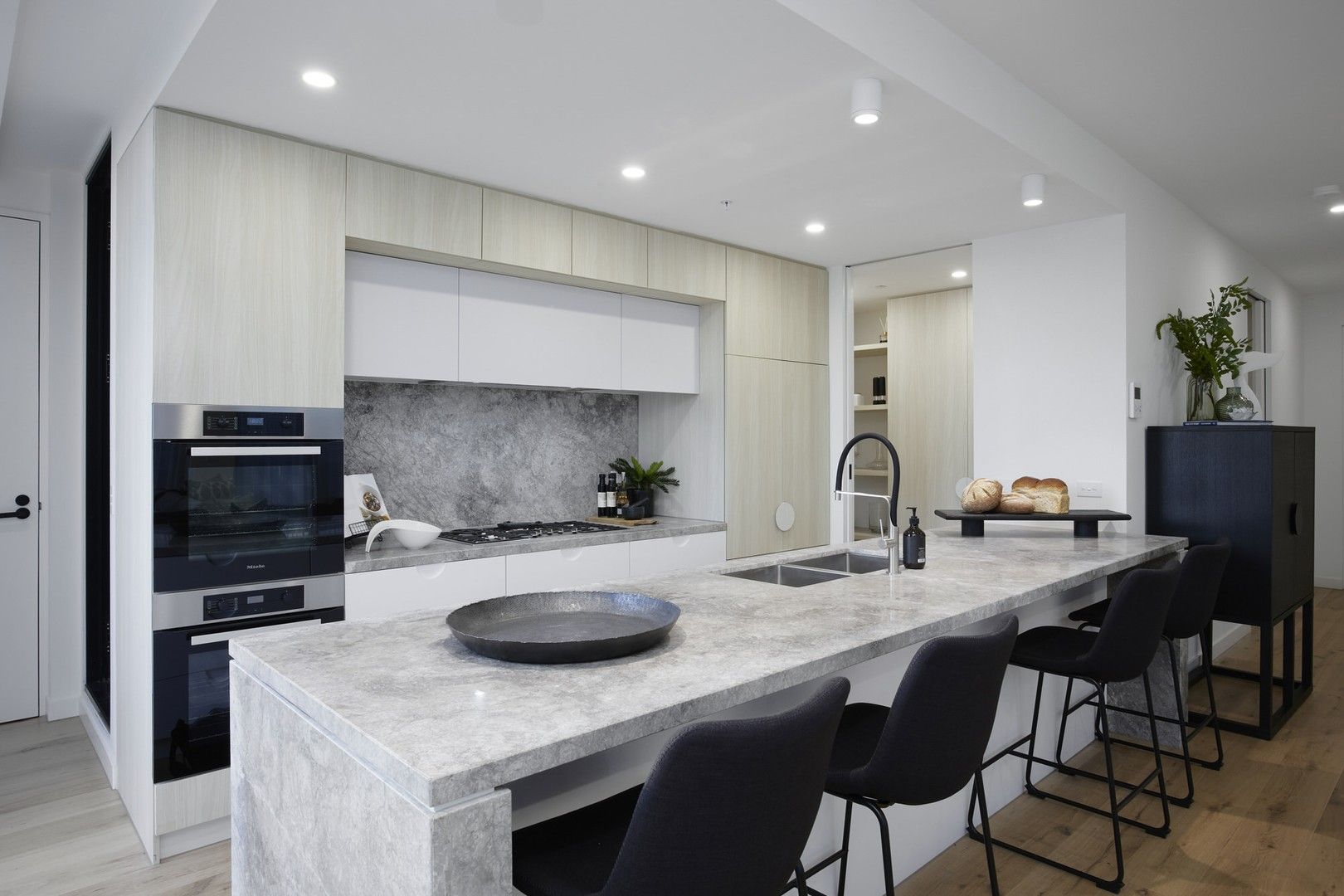 3 bedrooms Apartment / Unit / Flat in 203/114-116 Tennyson Street ELWOOD VIC, 3184