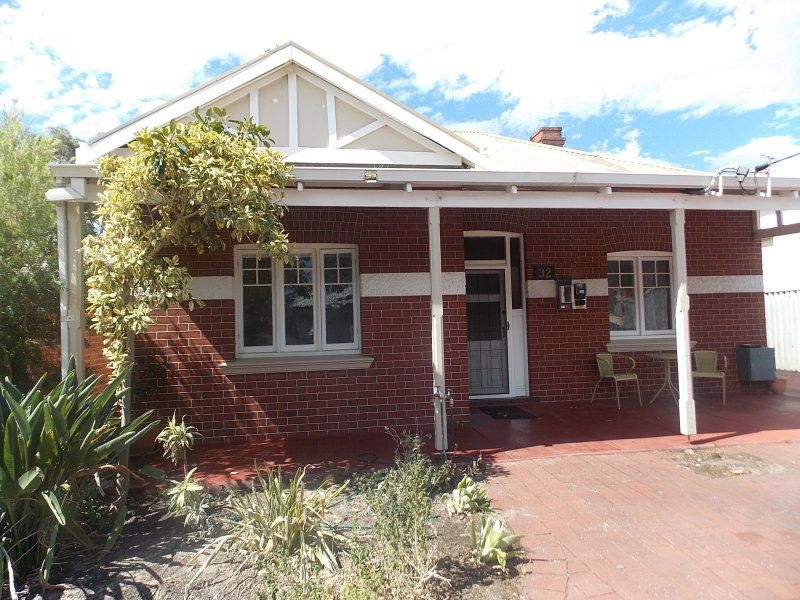 3 bedrooms House in 32 Fifth Avenue MOUNT LAWLEY WA, 6050