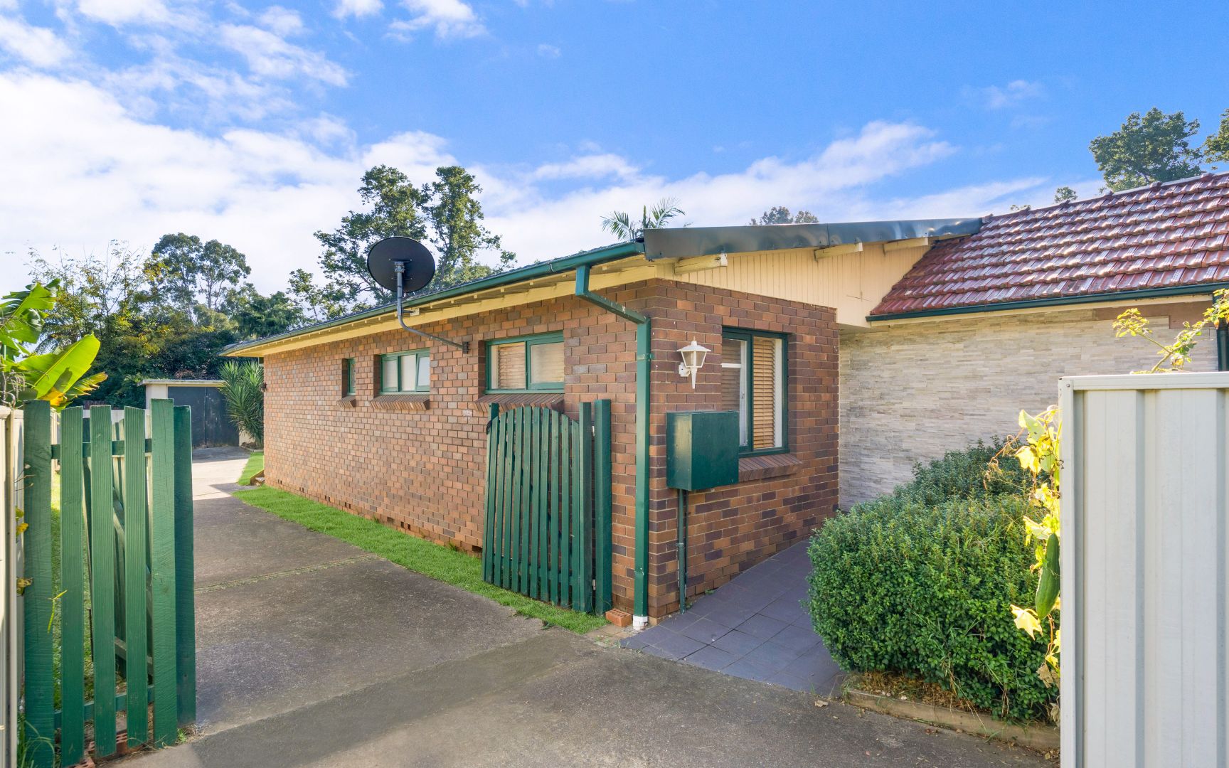 2/115 Minto Road, Minto NSW 2566, Image 1