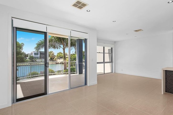 4/5019 Emerald Island Drive, CARRARA QLD 4211, Image 2