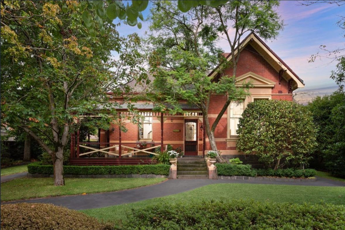 4 bedrooms House in 25 Hopetoun Parade BOX HILL VIC, 3128