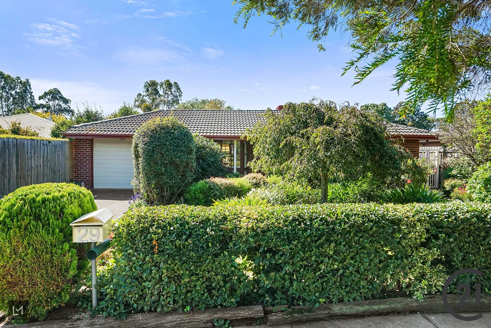 29 Strathavan Drive, Berwick VIC 3806, Image 2