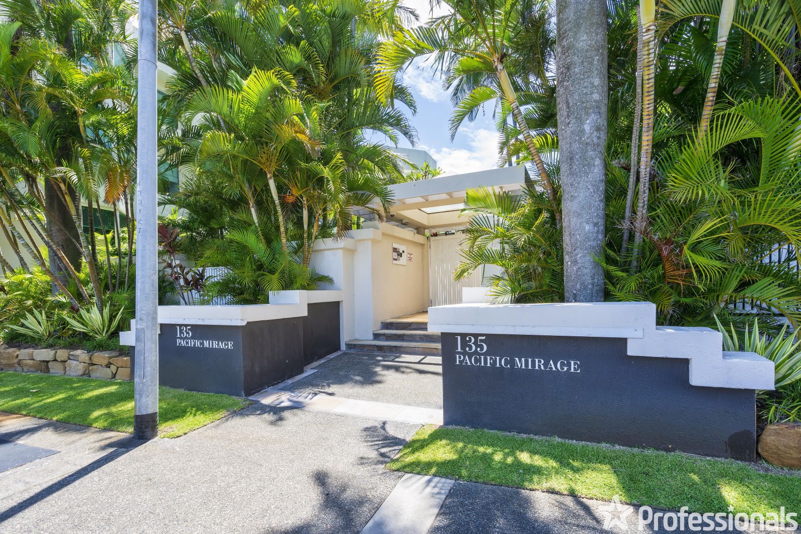 54/135 Seaworld Drive, Main Beach QLD 4217, Image 1