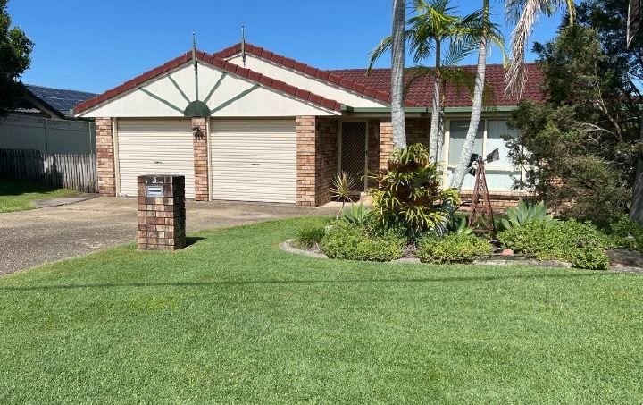 4 bedrooms House in 5 Herbert Crescent MORAYFIELD QLD, 4506