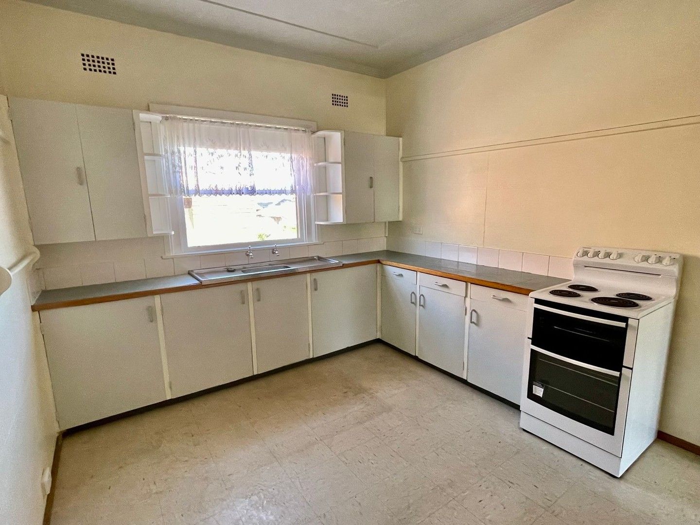 2 bedrooms Apartment / Unit / Flat in 2/499 Pacific Highway BELMONT NSW, 2280