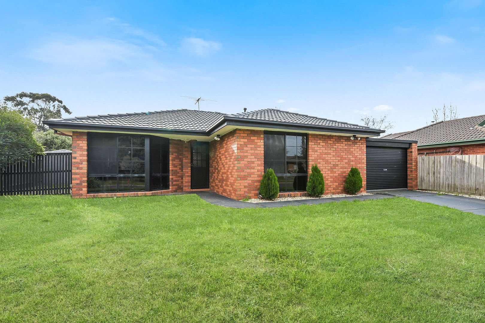 1/37 Collins Crescent, Berwick VIC 3806, Image 1