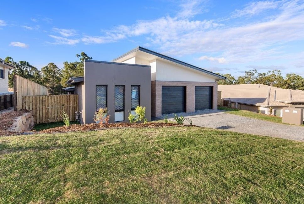 3 bedrooms Semi-Detached in 1/15 Inigo Way AUGUSTINE HEIGHTS QLD, 4300