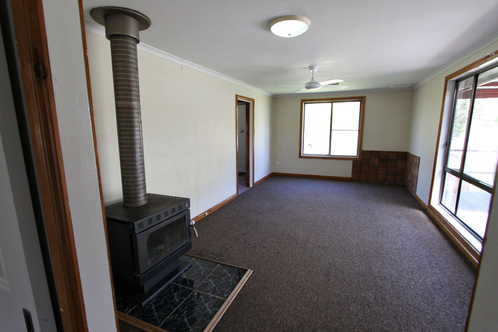 76 Albury Street, Tumbarumba NSW 2653, Image 2