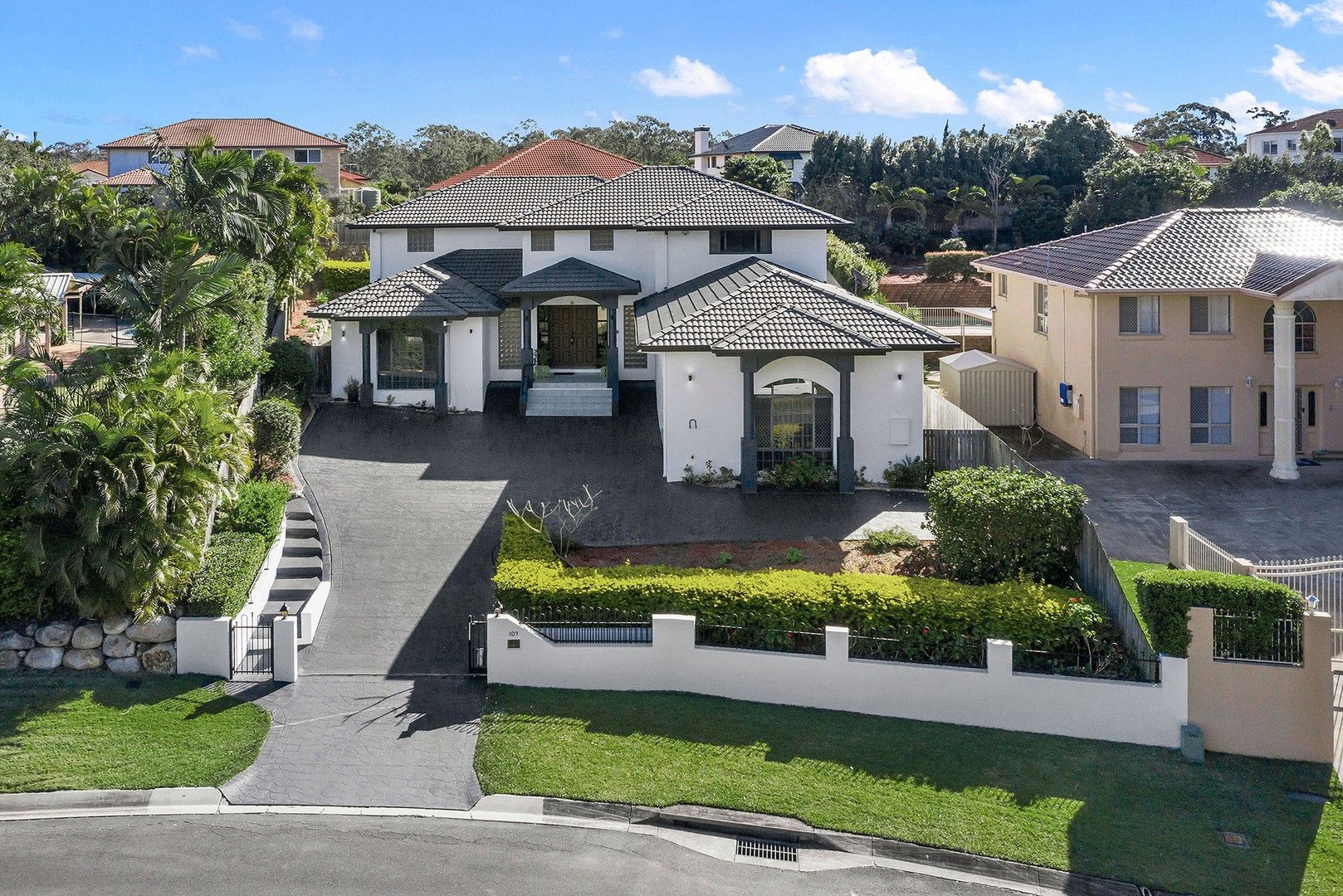 7 bedrooms House in 109 Voyager Circuit BRIDGEMAN DOWNS QLD, 4035