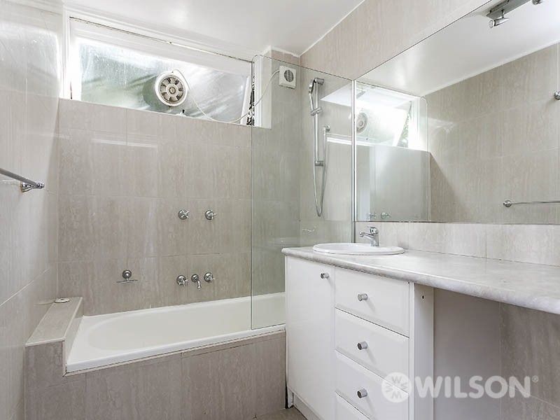2 bedrooms Apartment / Unit / Flat in 4/81 Alma Road ST KILDA VIC, 3182