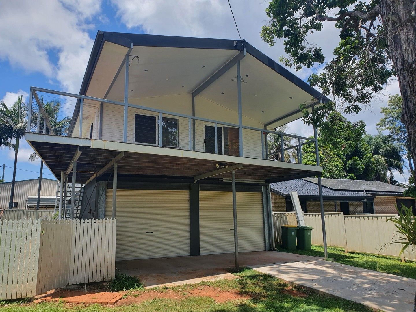 3 bedrooms House in 34 Canaipa Rd RUSSELL ISLAND QLD, 4184