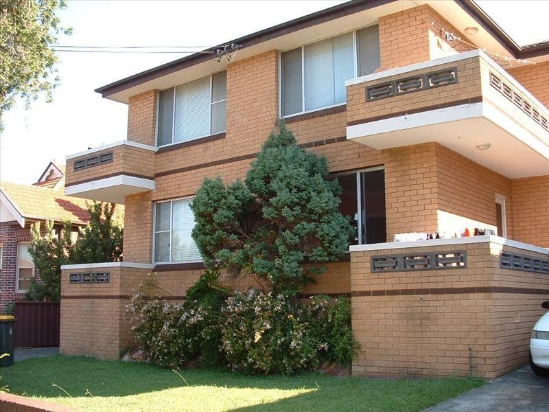 2 bedrooms Apartment / Unit / Flat in 4/11 Park St CAMPSIE NSW, 2194