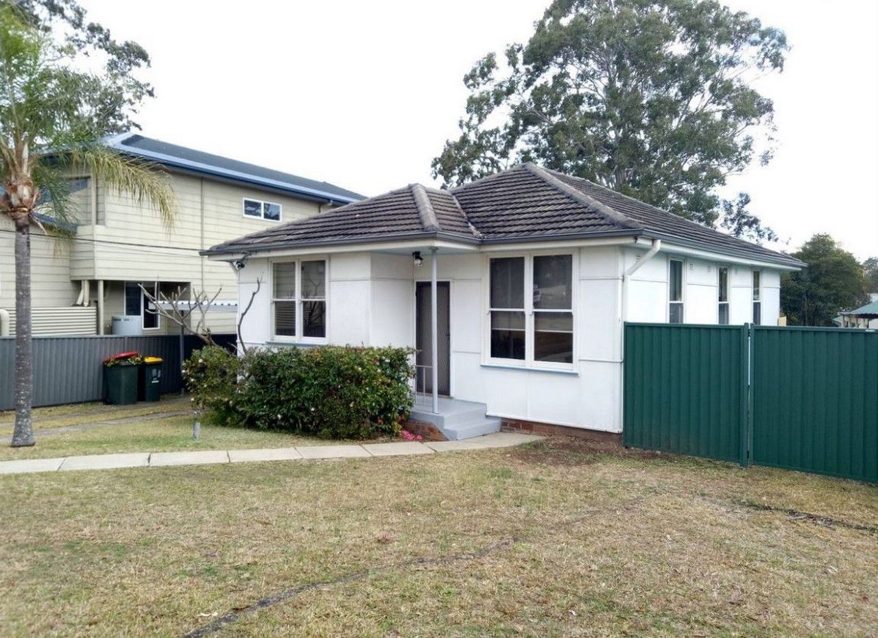 3 bedrooms House in 22 Stuart Mould Crescent LALOR PARK NSW, 2147