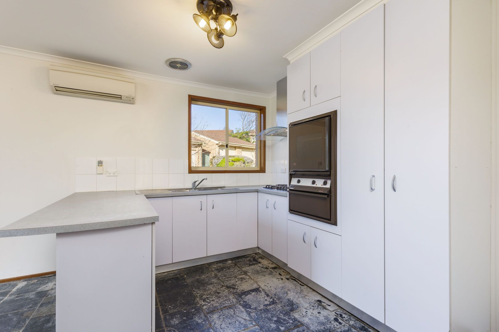 17/11 Derrington Crescent, Bonython ACT 2905, Image 2