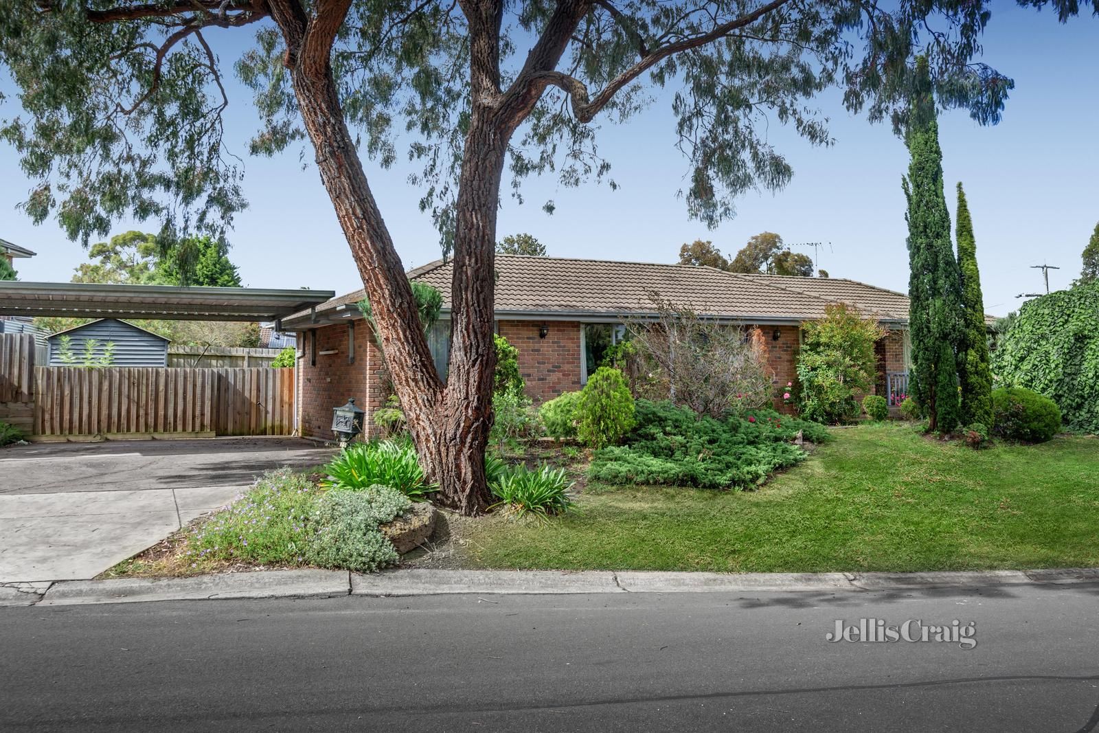 3 bedrooms House in 79 Langdale Drive CROYDON HILLS VIC, 3136