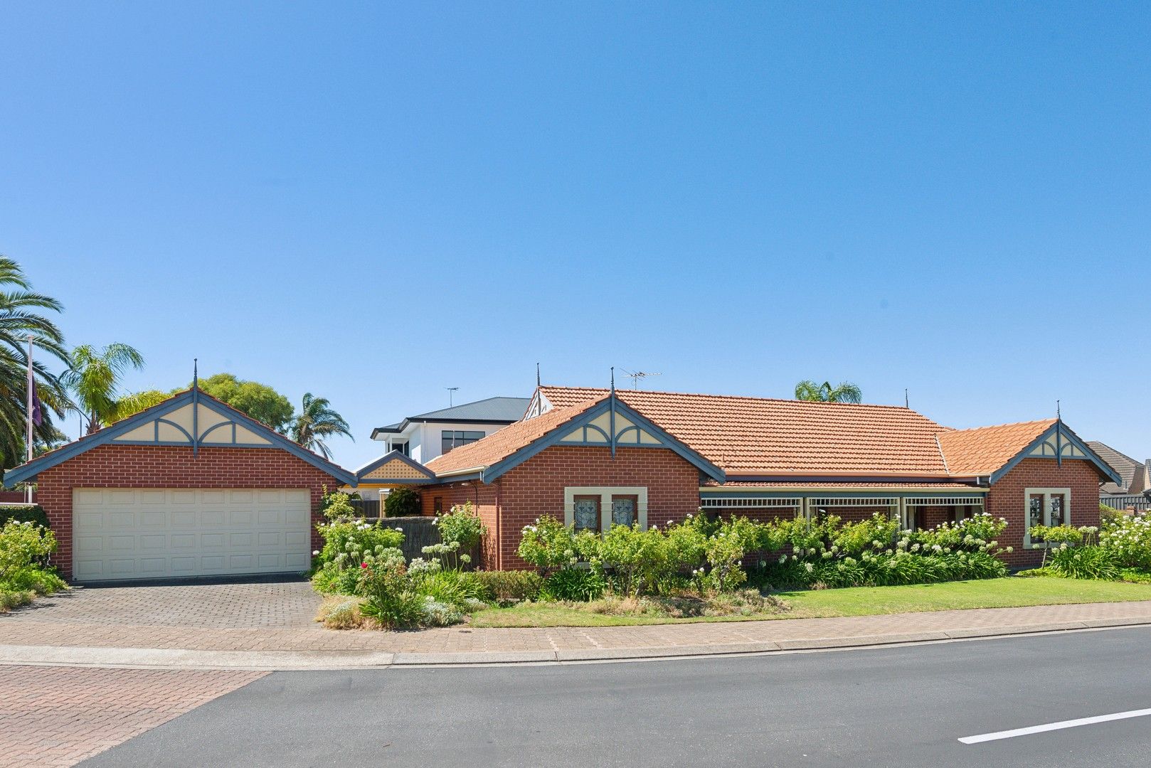 4 bedrooms House in 1 McDonald Grove WEST LAKES SA, 5021