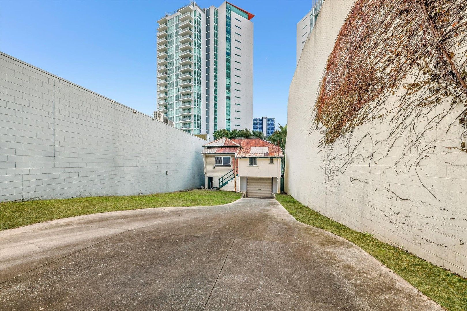 1 bedrooms Vacant land in 8 Welch Street SOUTHPORT QLD, 4215