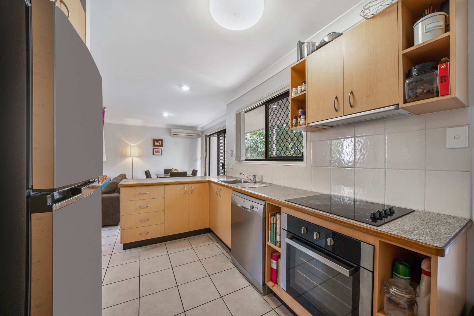 2/14 Western Avenue, Chermside QLD 4032, Image 2