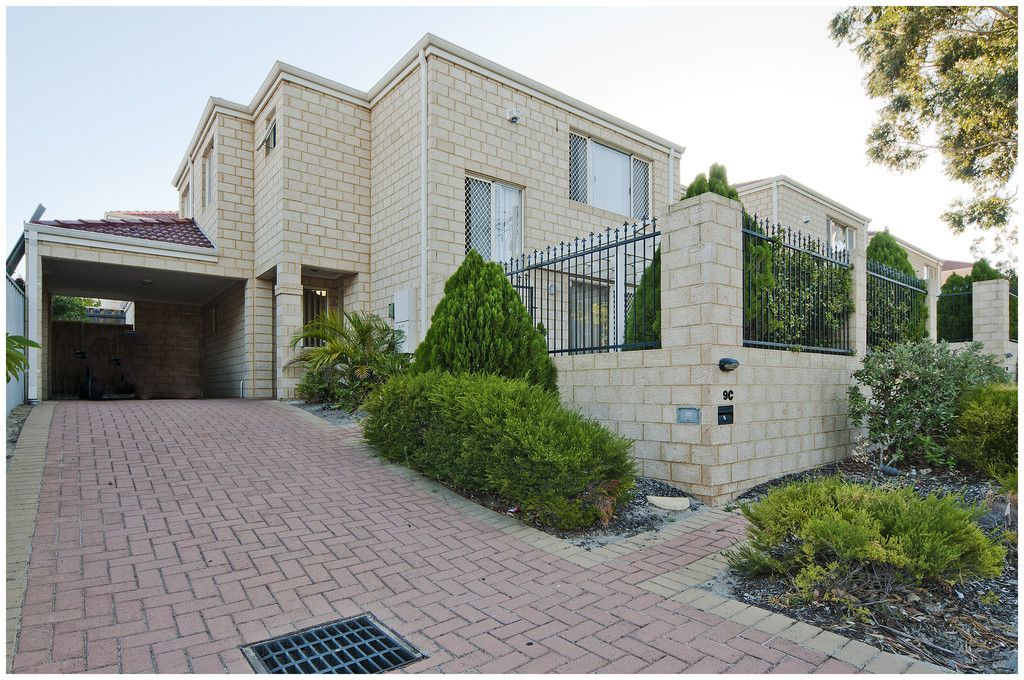 6 bedrooms Townhouse in Rms /9C Earl Street BENTLEY WA, 6102